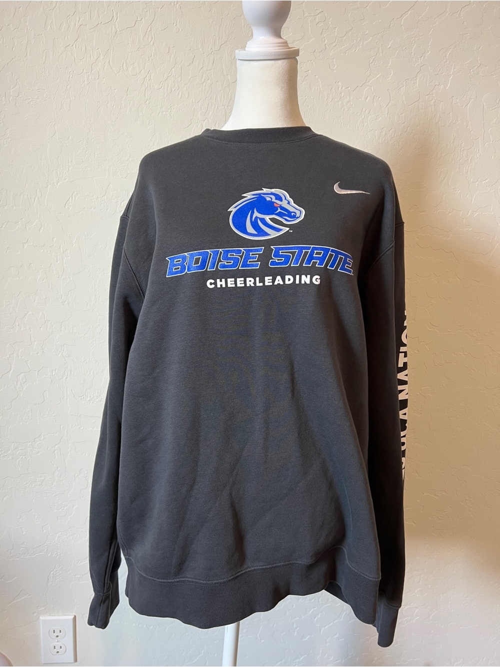 Nike Boise State Cheerleading 2023 UCA Nationals  Gray Blue Sweatshirt Large
